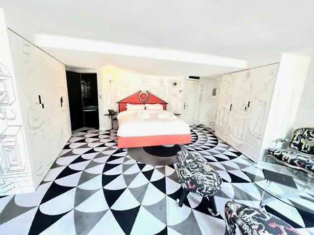 Magic suite in Saint Germain des Près  Paris 0*,
